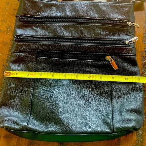 (#110) Genuine leather black purse with 11 compartments. - Picture 9 of 10